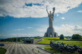 Картинка города киев+ украина музей вов