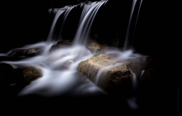 Картинка природа водопады пещера мрак водопад ручей камни