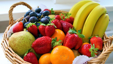 Картинка еда фрукты +ягоды виноград клубника бананы
