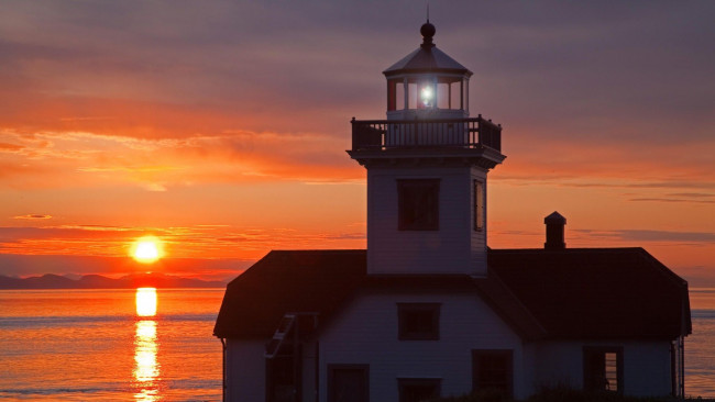 Обои картинки фото the, lighthouse, природа, маяки, закат, маяк, океан