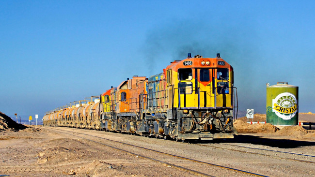 Обои картинки фото техника, поезда, железная, дорога, локомотив, пути, цистерны, грузовой, состав