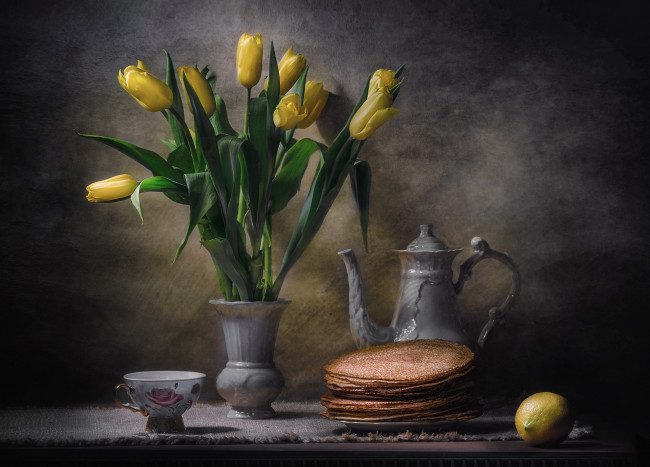 Обои картинки фото еда, натюрморт, лимон, блины, тюльпаны, посуда