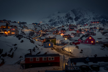 Картинка города -+пейзажи гренландия sisimiut снег дома огни сисимиут ночь туман улица горы