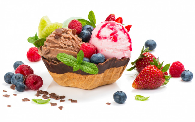 Обои картинки фото еда, мороженое,  десерты, десерт, сладкое, strawberry, sweets, chocolate, черника, листья, ягоды, малина, ice, cream, blueberries, шоколад, клубника, мята