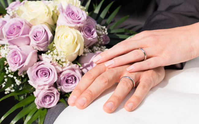 Обои картинки фото разное, руки, hands, любовь, свадьба, букет, кольца, розы, bouquet, wedding