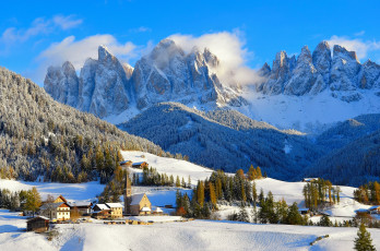 Картинка города валь-де-фюнес +санта-маддалена+ италия горы долина дома снег зима