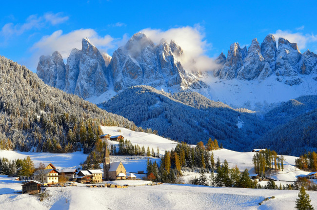 Обои картинки фото города, валь-де-фюнес,  санта-маддалена , италия, горы, долина, дома, снег, зима