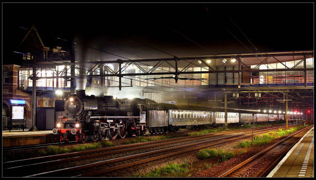 Обои картинки фото техника, паровозы, паровоз, огни, состав, пути, рельсы, перрон, вокзал
