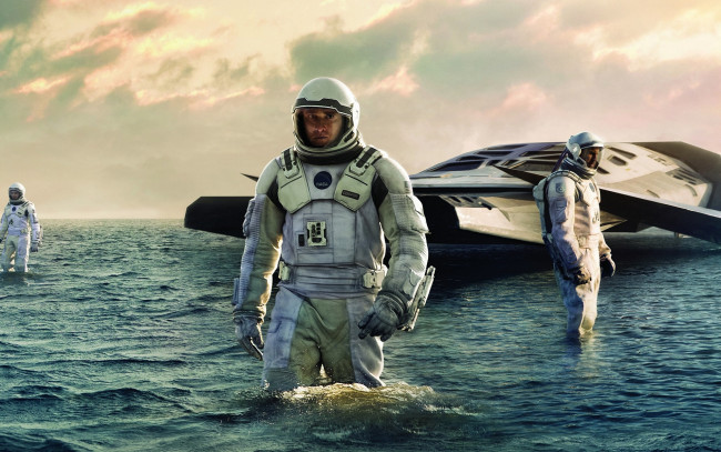 Обои картинки фото кино фильмы, interstellar, matthew, mcconaughey, вода, планета, spaceship, starship, море