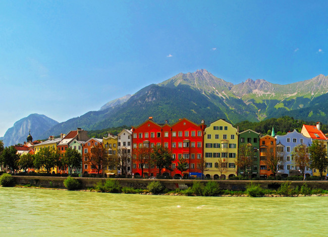 Обои картинки фото инсбрук австрия, города, - улицы,  площади,  набережные, горы, дома, река, innsbruck, набережная