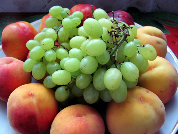 Обои картинки фото еда, фрукты,  ягоды, виноград, персики