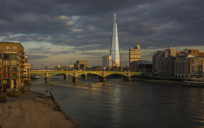 Обои картинки фото shard & southwark bridge,  london, города, лондон , великобритания, река, мост