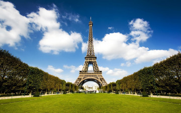 обоя города, париж , франция, башня, деревья, лужайка, парк