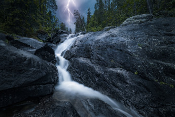 Картинка природа водопады гроза лес скалы молния водопад норвегия norway васфарет vassfaret