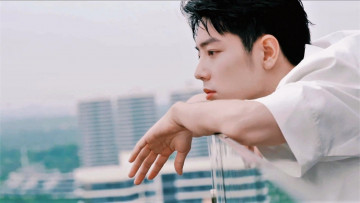 Картинка мужчины xiao+zhan актер лицо рубашка руки балкон