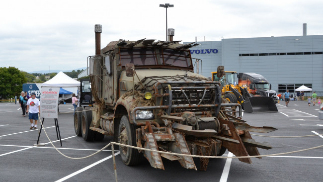 Обои картинки фото автомобили, mack, truck, megatron, шоу