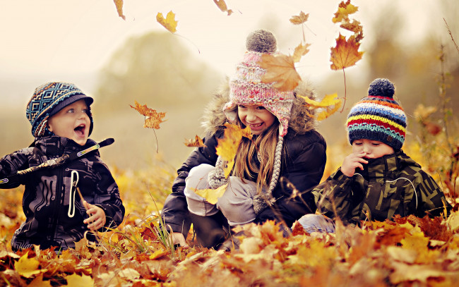 Обои картинки фото разное, дети, игра, листья, осень