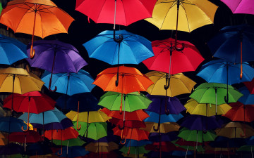 Картинка разное сумки +кошельки +зонты фон улица зонты
