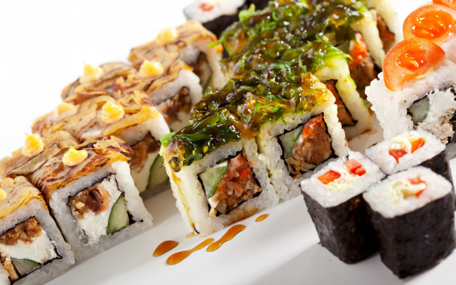 Обои картинки фото еда, рыба,  морепродукты,  суши,  роллы, rolls, sushi, водоросли, Японская, кухня, роллы, суши, морепродукты, fish, seafood