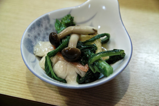 Обои картинки фото еда, грибы,  грибные блюда, зелень