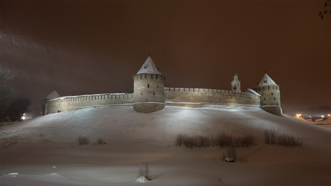 Обои картинки фото города, - дворцы,  замки,  крепости, ночь, снег, зима, небо, стена, кремль, башни, новгород, новгородский, северная, часть, город