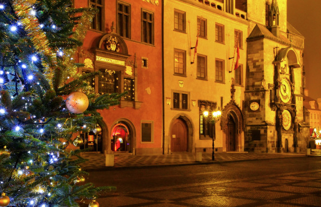 Обои картинки фото прага, праздничные, новогодние пейзажи, Чехия, дома, площадь, елка, украшения, ночь, огни