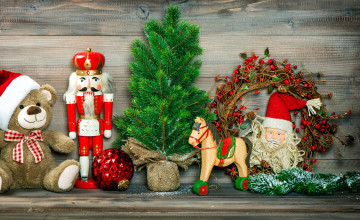 обоя праздничные, - разное , новый год, шарик, санта-клаус, праздник, новогодние, лошадка, хвойные, новый, год, игрушки, пюшевый, рождество, мишка, ветки, щелкунчик, ёлочка, красный, дед, мороз