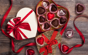Картинка праздничные день+святого+валентина +сердечки +любовь romantic chocolate hearts wood шоколад love сердечки конфеты любовь gift decoration candy