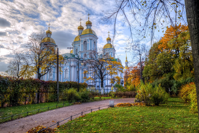 Обои картинки фото cathedral of st,  nicholas,  st,  petersburg, города, санкт-петербург,  петергоф , россия, простор