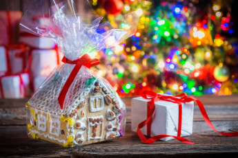 Картинка праздничные угощения блики коробки домик пряник