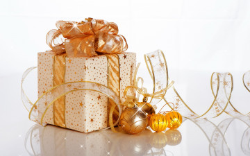Картинка праздничные подарки+и+коробочки шарики лента коробка