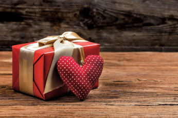 Картинка праздничные подарки+и+коробочки коробка подарок сердечко