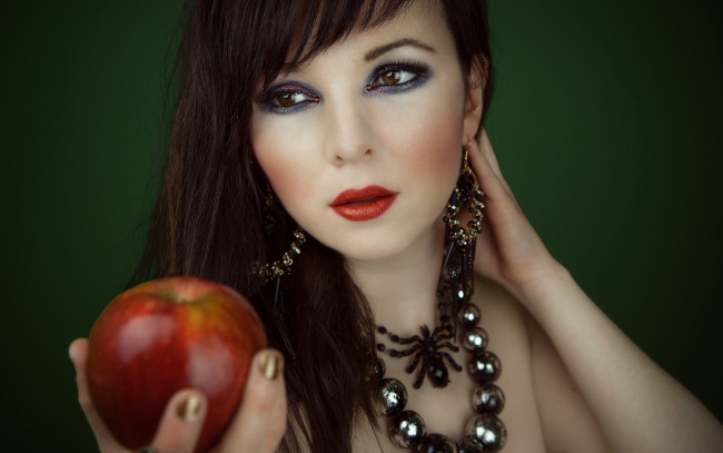 Обои картинки фото -Unsort Лица Портреты, девушки, unsort, лица, портреты, украшения, ожерелье, яблоко, макияж