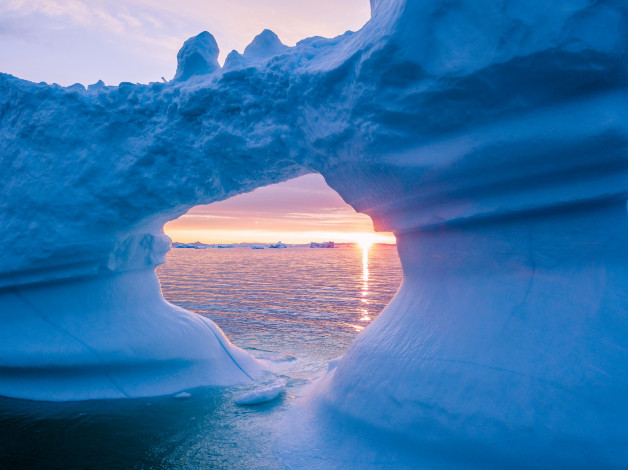 Обои картинки фото природа, айсберги и ледники, айсберг, ледник, утро, лёд, рассвет, синева