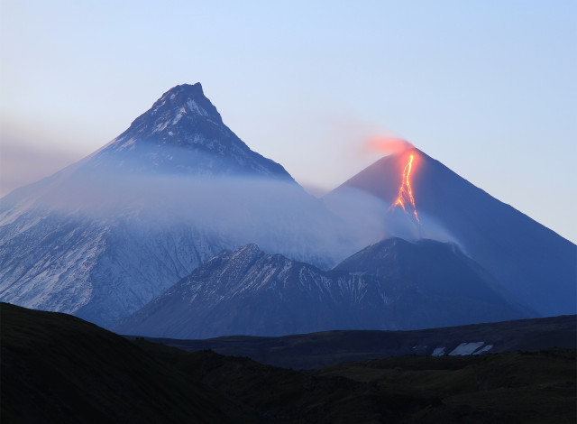 Обои картинки фото природа, горы, россия, камчатка, лава, извержение, вулканы, пейзажи, простор