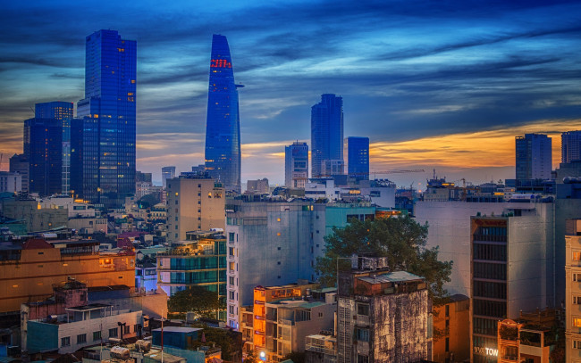 Обои картинки фото saigon,  vietnam, города, - панорамы, сайгон, хошимин, небоскребы, закат, вечер, вьетнам, индокитай, мегаполис, бизнес, центр