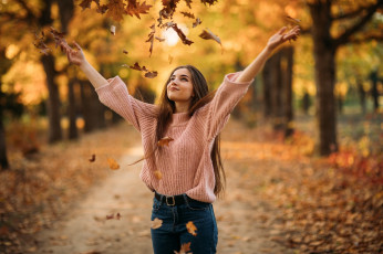 Картинка девушки -+брюнетки +шатенки парк осень шатенка листья листопад