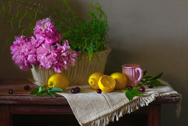 Обои картинки фото еда, натюрморт, пионы, вишни, лимоны
