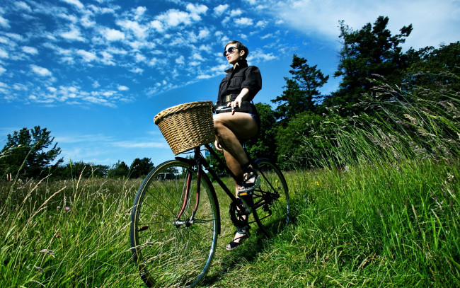 Обои картинки фото -Unsort Брюнетки Шатенки, девушки, unsort, брюнетки, шатенки, очки, корзина, велосипед