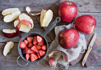 обоя еда, фрукты,  ягоды, клубника, нож, яблоки