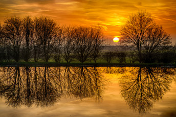Картинка природа восходы закаты солнце река деревья вечер тучи