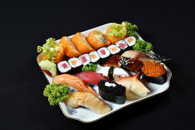 Обои картинки фото еда, рыба,  морепродукты,  суши,  роллы, японская, кухня, роллы, ассорти