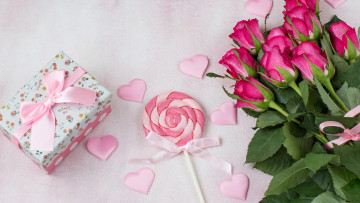 Картинка праздничные подарки+и+коробочки розы коробка подарок сердечки леденец лента бант