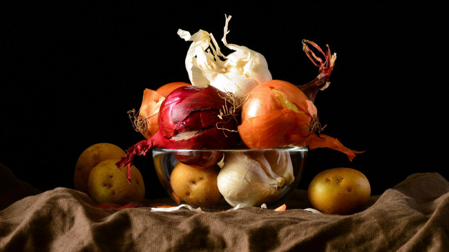 Обои картинки фото еда, овощи, картошка, лук, чеснок