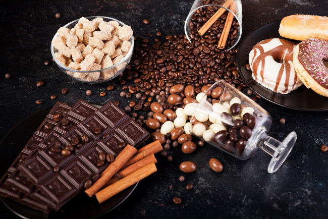 Обои картинки фото еда, конфеты,  шоколад,  мармелад,  сладости, кофейные, зерна, шоколад, драже, корица