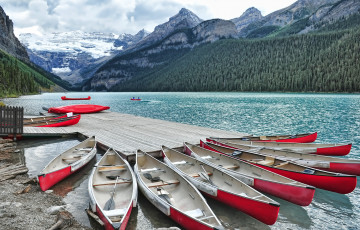 Картинка lake louise alberta canada корабли лодки шлюпки горы пристань канада озеро луиза альберта каноэ пейзаж