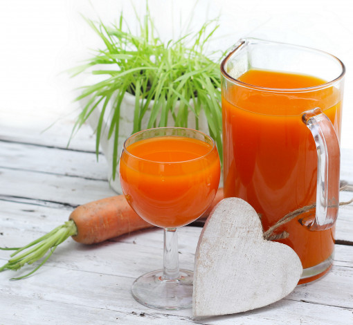 Обои картинки фото еда, напитки, сок, овощ, бокал, морковь