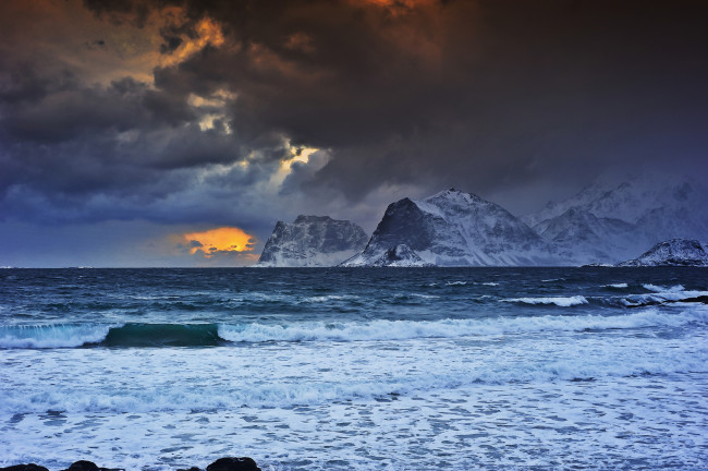 Обои картинки фото природа, моря, океаны, волны, норвежское, море, горы