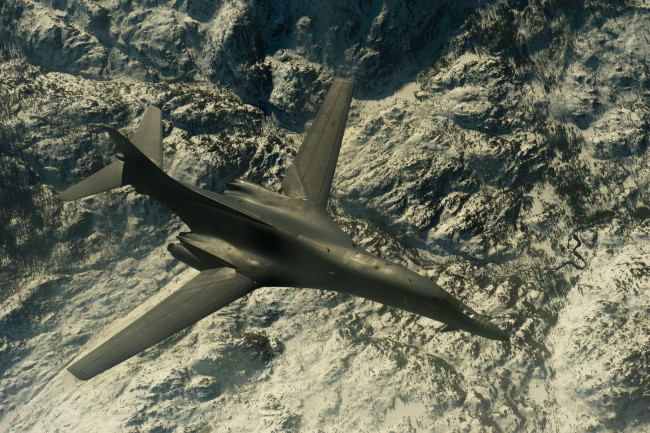 Обои картинки фото авиация, боевые самолёты, сверхзвуковой, ландшафт, полет, бомбардировщик, стратегический