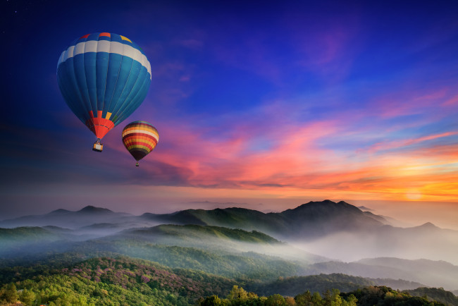 Обои картинки фото авиация, воздушные шары, воздушные, шары, утро, рассвет, туман, лес, горы